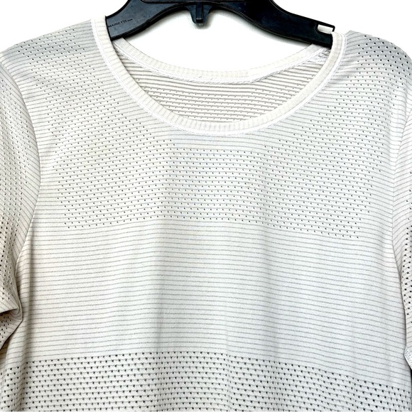 Lululemon Breeze By Long Sleeve Heathered White (Cream)- Size  2/4 (Small) - Picture 7 of 11